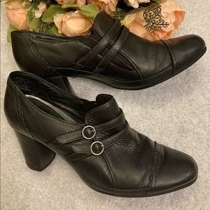 Clarks Artisan Womens 9 Leather Booties, Heels, Slip-On, Buckles, Classic Style